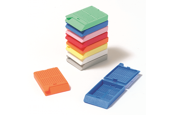 First disposable cassette: Tissue-Tek® Uni-Cassette®